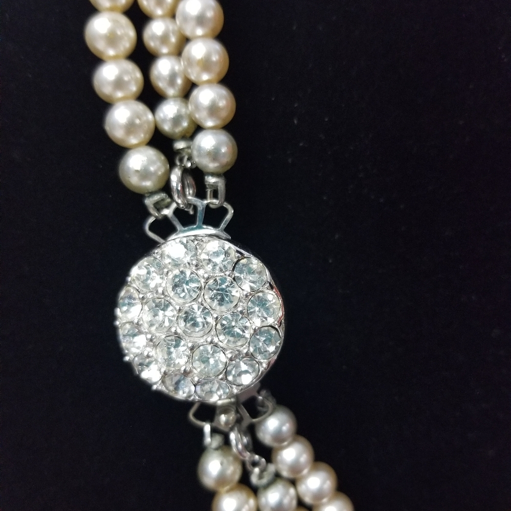 Vintage Sarah Coventry triple strand pearl necklace - Picture 2 of 9